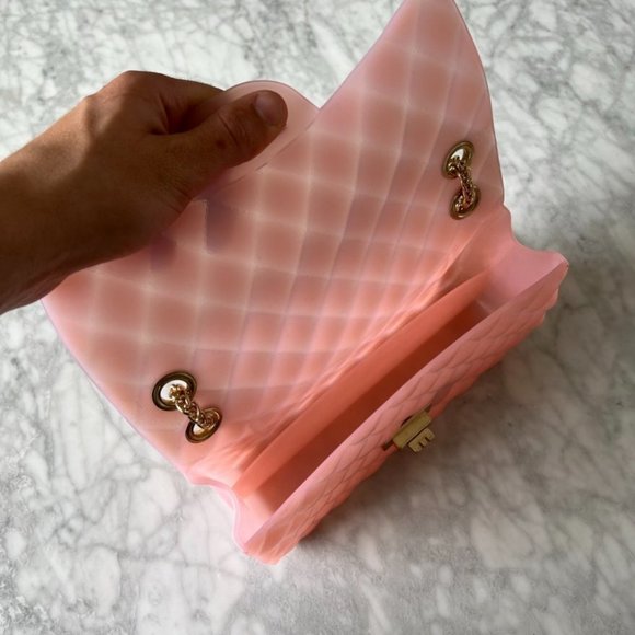 Plastic pink purse - Picture 4 of 4